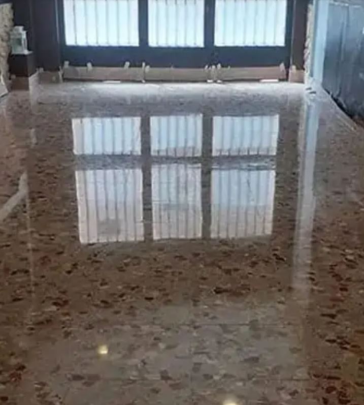 Brillo y acabado profesional de terrazo en Jerez de la Frontera